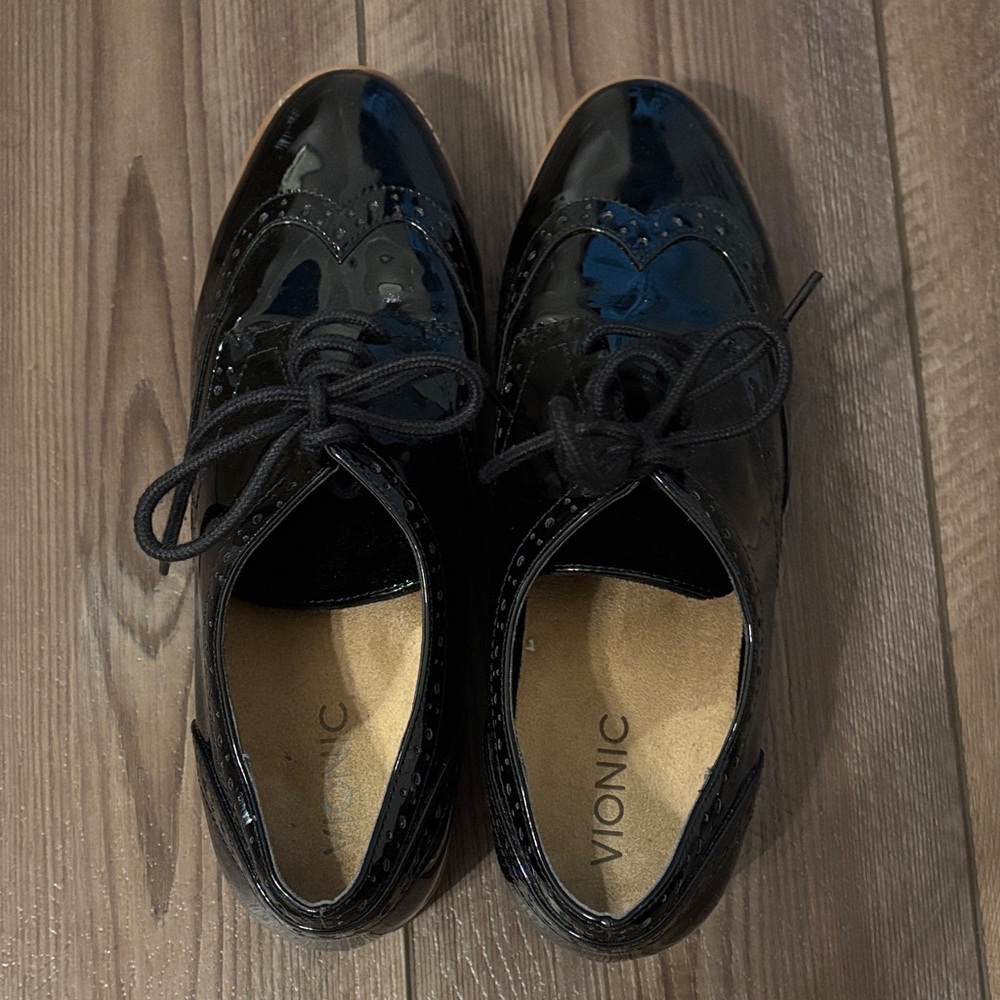 Vionic black patent leather sneakers - size 9